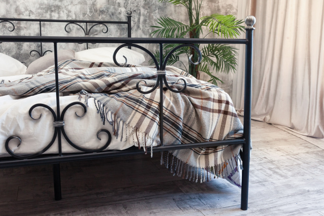 Кованые кровати, Кованая кровать Симона 1.6 с двумя спинками